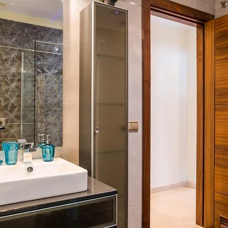 Villa Leonardo Dos By *