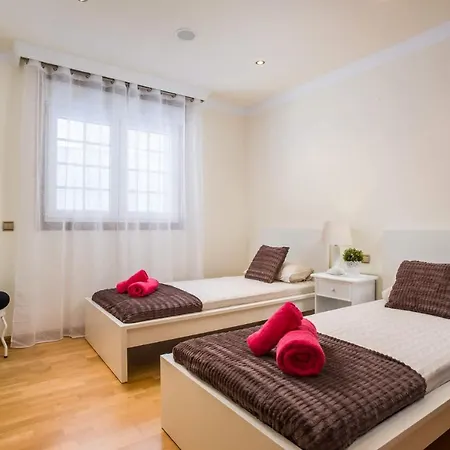 Villa Leonardo Dos By *