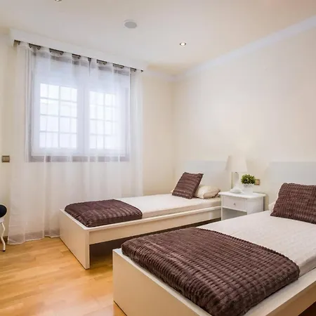 Villa Leonardo Dos By